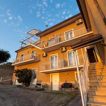Le Di Corte Bed & Breakfast *