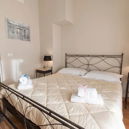 Le Di Corte Bed & Breakfast *
